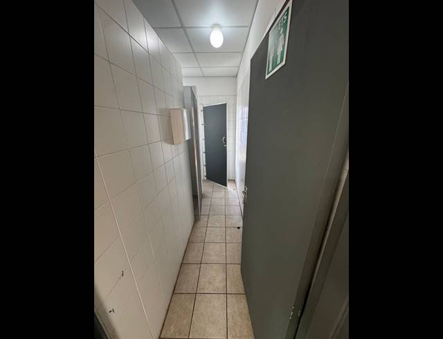996M² OFFICE FOR SALE IN KOMANI PARK